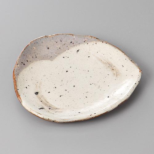 【みやび街道5-308】粉引刷毛目三角皿　手造り (本商品の販売を終了致しました)